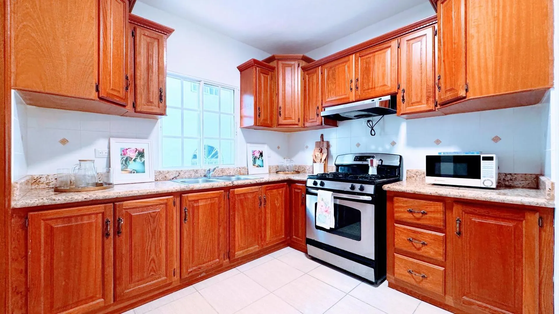 Walk To Beach, Shops, Dining, Pool View, Fast Wifi Punta Cana Apartament