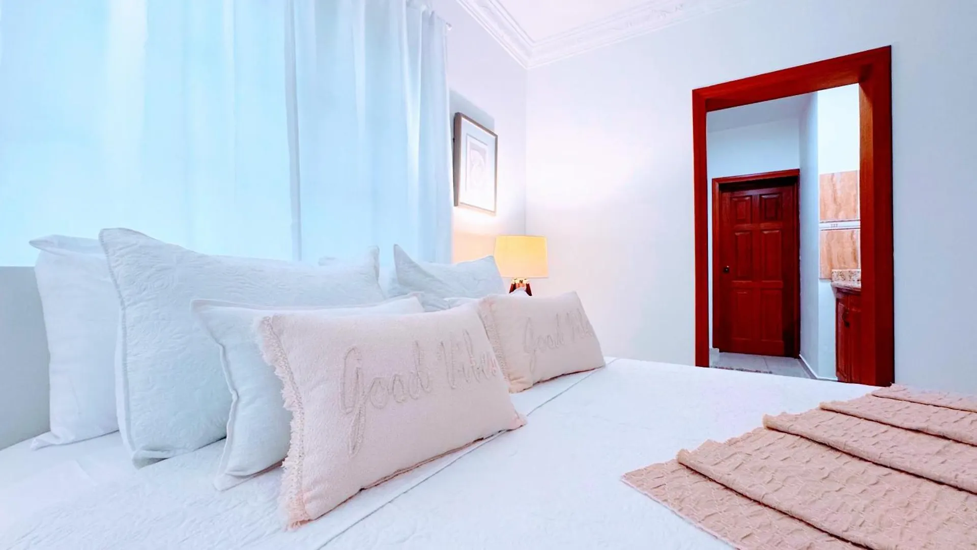 Walk To Beach, Shops, Dining, Pool View, Fast Wifi بونتا كانا شقة