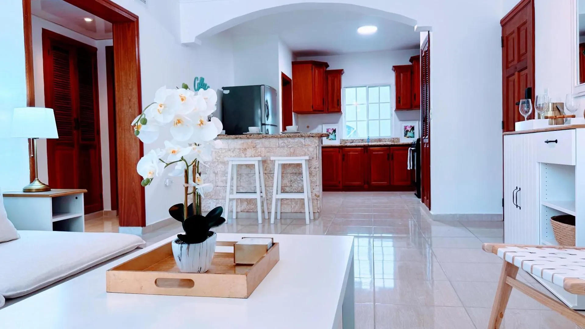 Walk To Beach, Shops, Dining, Pool View, Fast Wifi بونتا كانا 0*,  جمهورية الدومينيكان